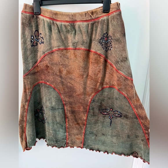 Rising International midi skirt with side zipper. Size Large - Picture 2 of 6